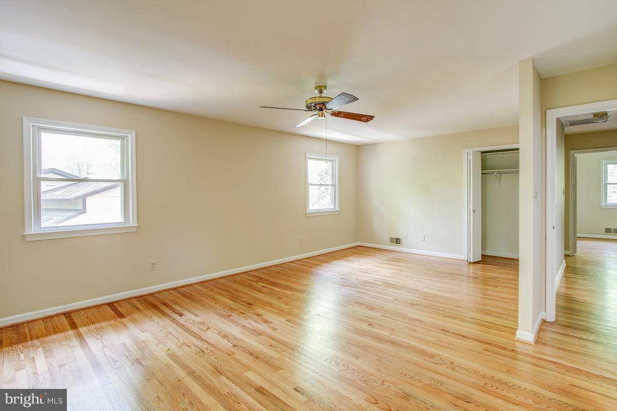 2409 Myrtle Lane Reston, VA 20191 - Photo 17 of 30 Expansive Master Suite