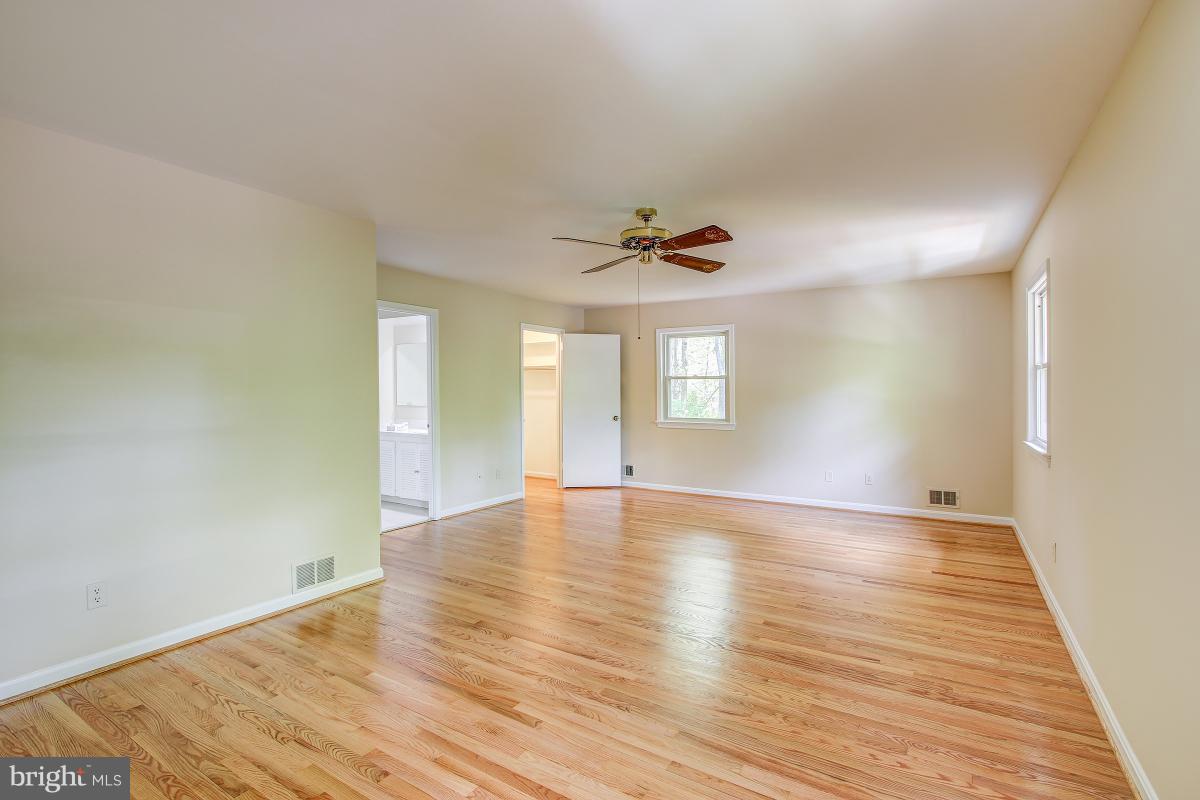2409 Myrtle Lane Reston, VA 20191 - Photo 19 of 30 Bedroom (Master)