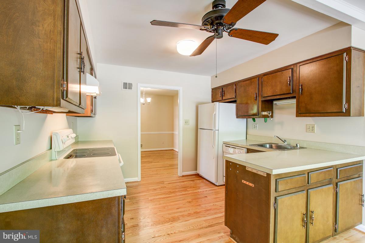 2409 Myrtle Lane Reston, VA 20191 - Photo 4 of 30 Hardwood floors in Kitchen
