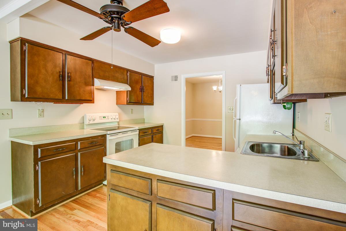 2409 Myrtle Lane Reston, VA 20191 - Photo 5 of 30 Kitchen