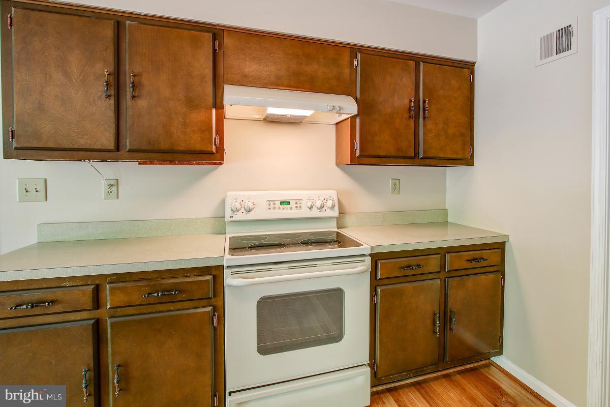 2409 Myrtle Lane Reston, VA 20191 - Photo 7 of 30 Kitchen