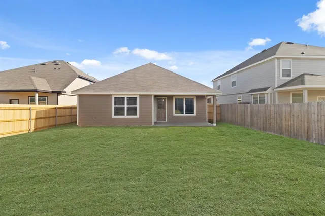 a view of a yard in front of a house with plants