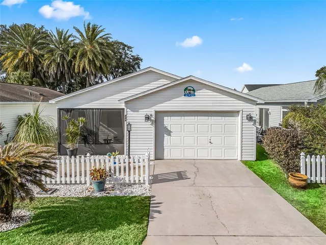 $294,900 | 444 Hildalgo Drive, The Villages, FL 32159