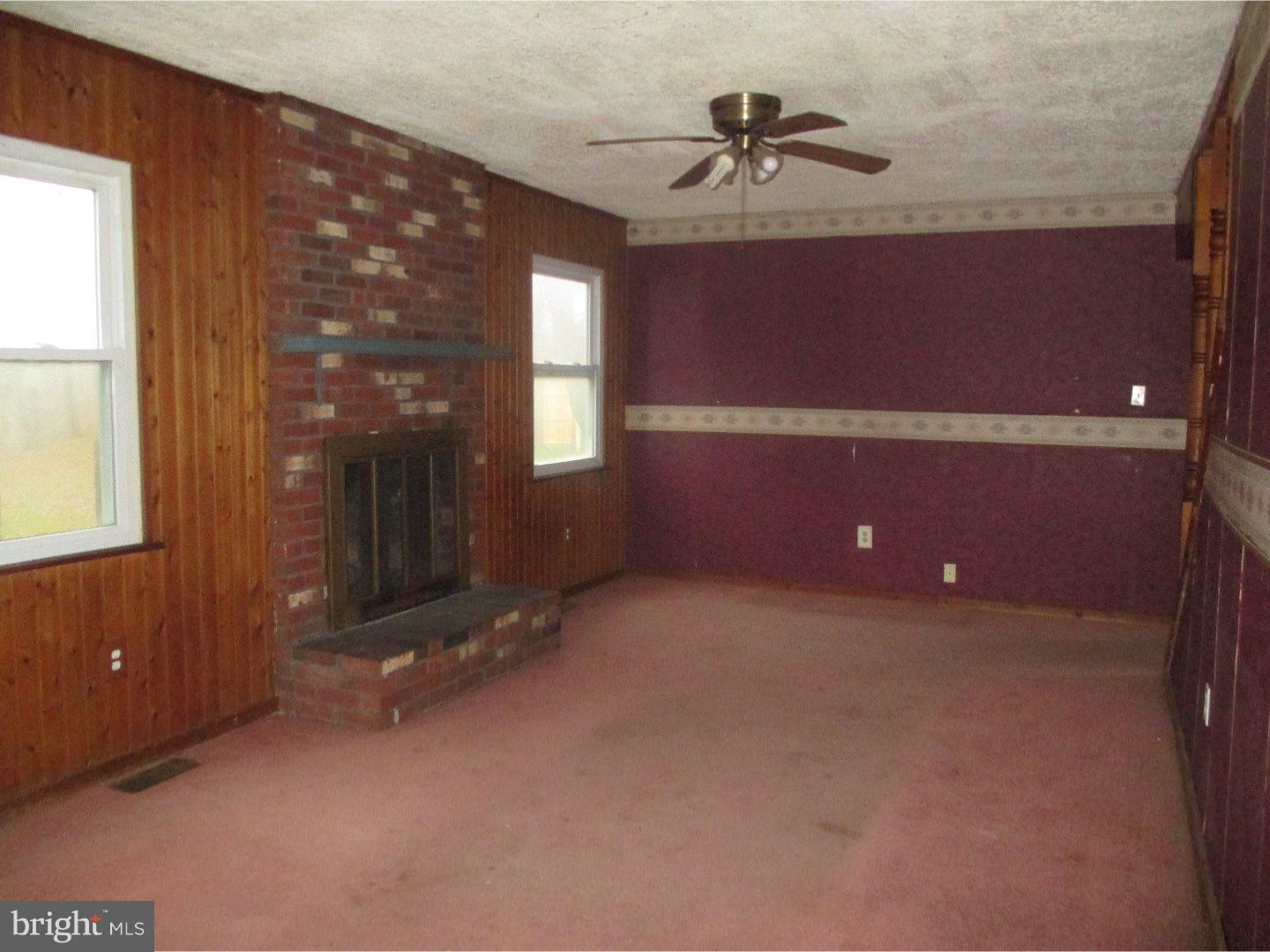 213 Peach Road Edgewater Park, NJ 08010 - Photo 3 of 24