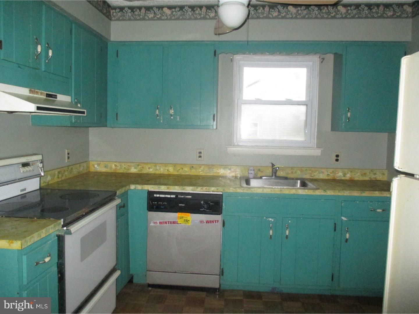 213 Peach Road Edgewater Park, NJ 08010 - Photo 4 of 24