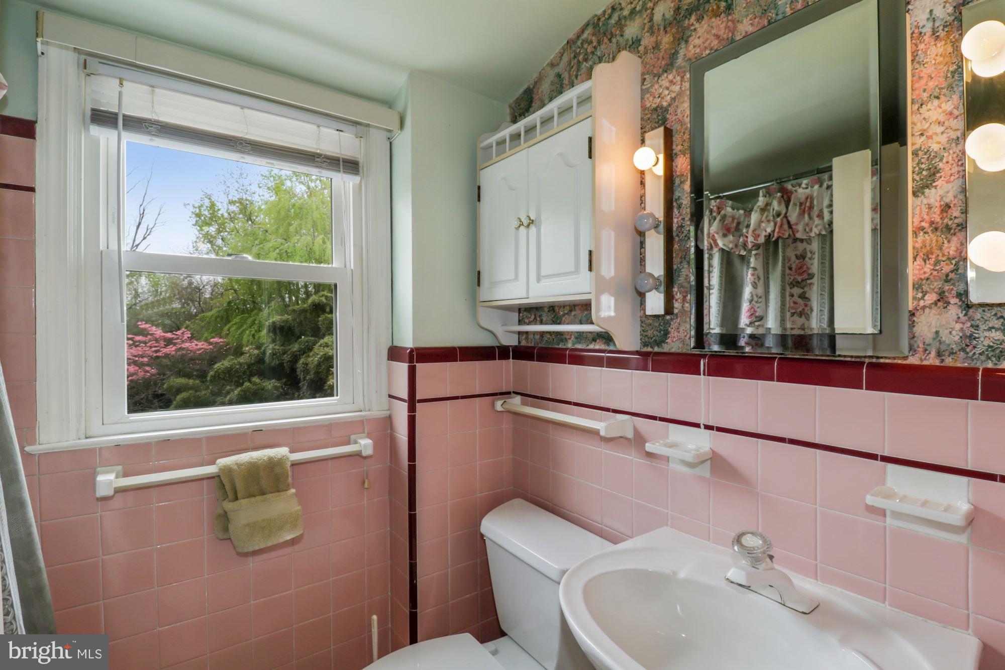 2623 Radcliffe Road Broomall, PA 19008 - Photo 16 of 24 Second floor full bath