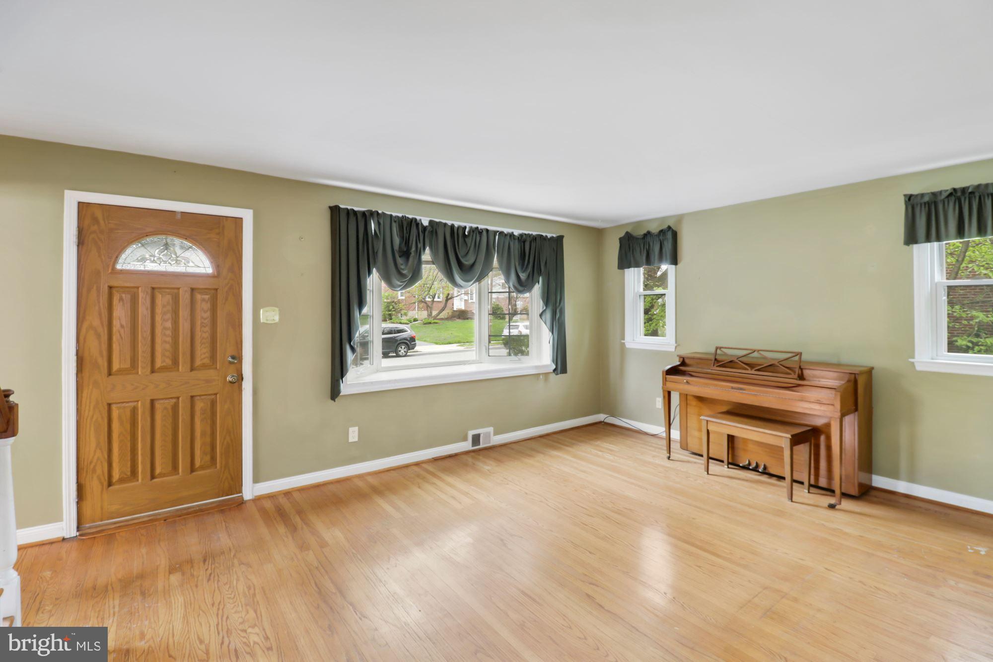 2623 Radcliffe Road Broomall, PA 19008 - Photo 3 of 24 Living room