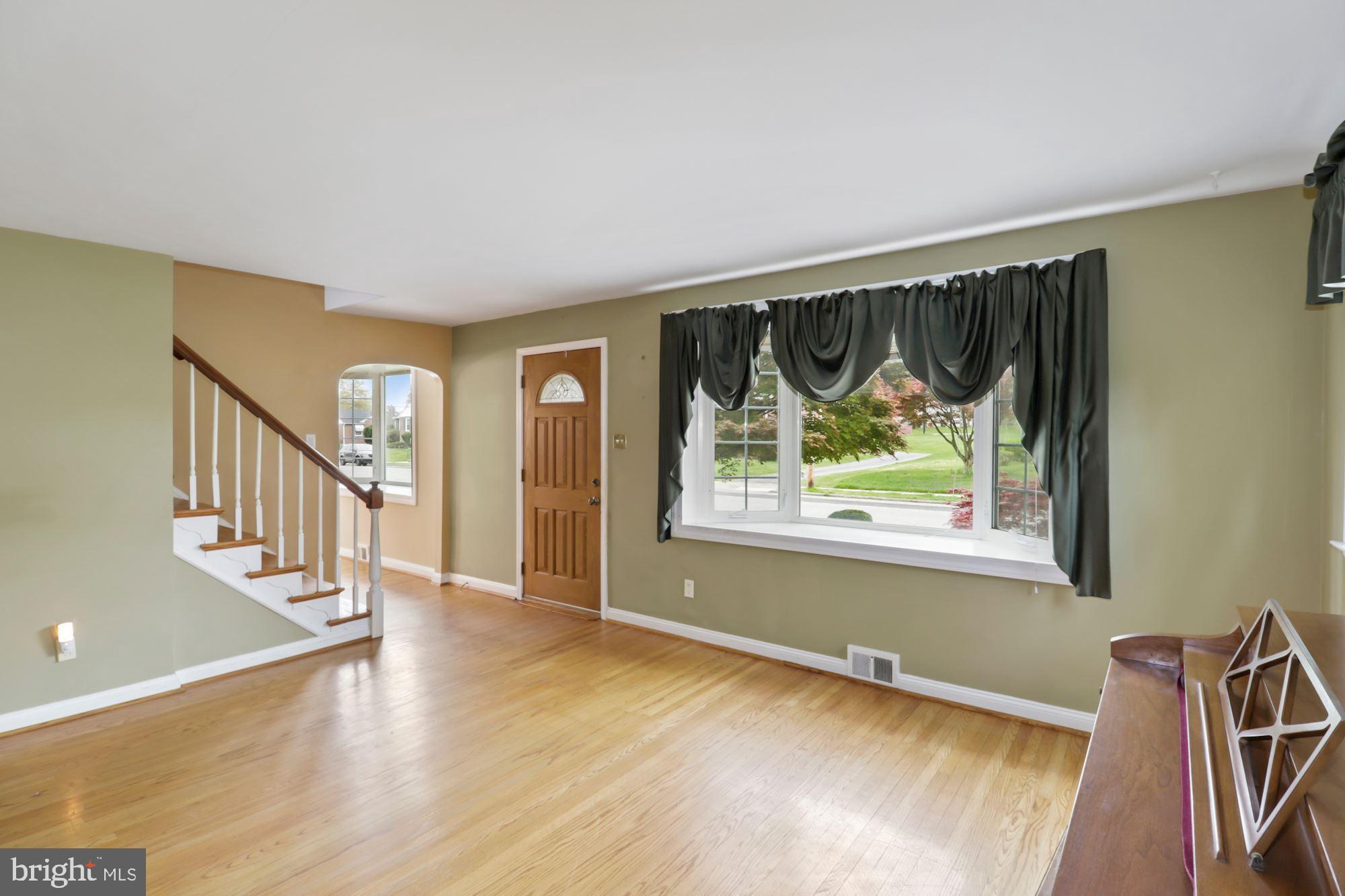 2623 Radcliffe Road Broomall, PA 19008 - Photo 4 of 24 Living room
