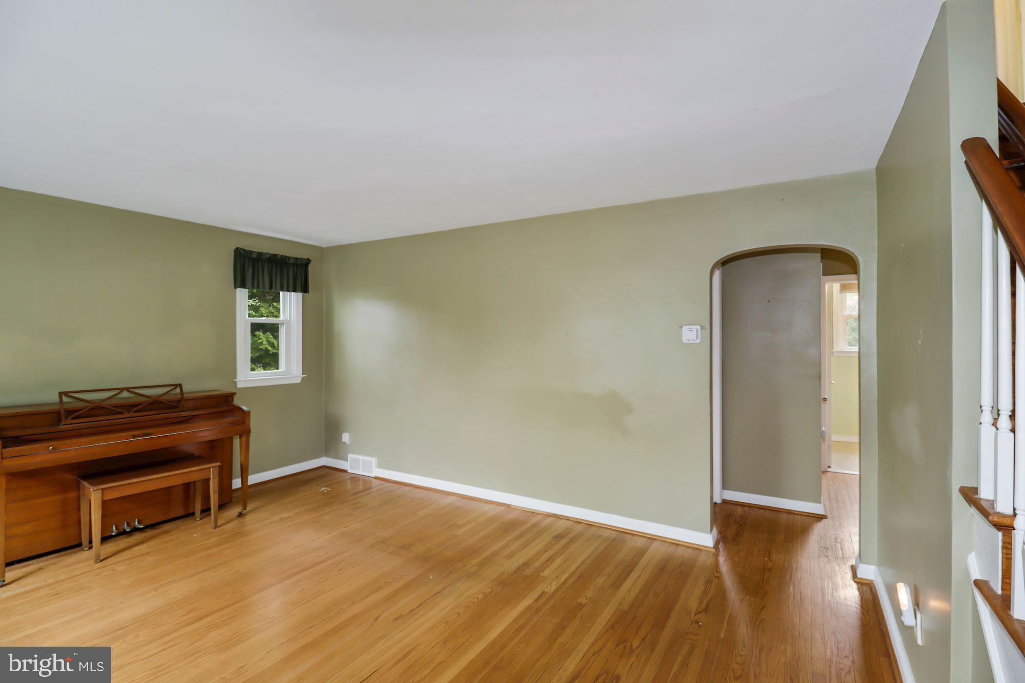 2623 Radcliffe Road Broomall, PA 19008 - Photo 5 of 24 Living room