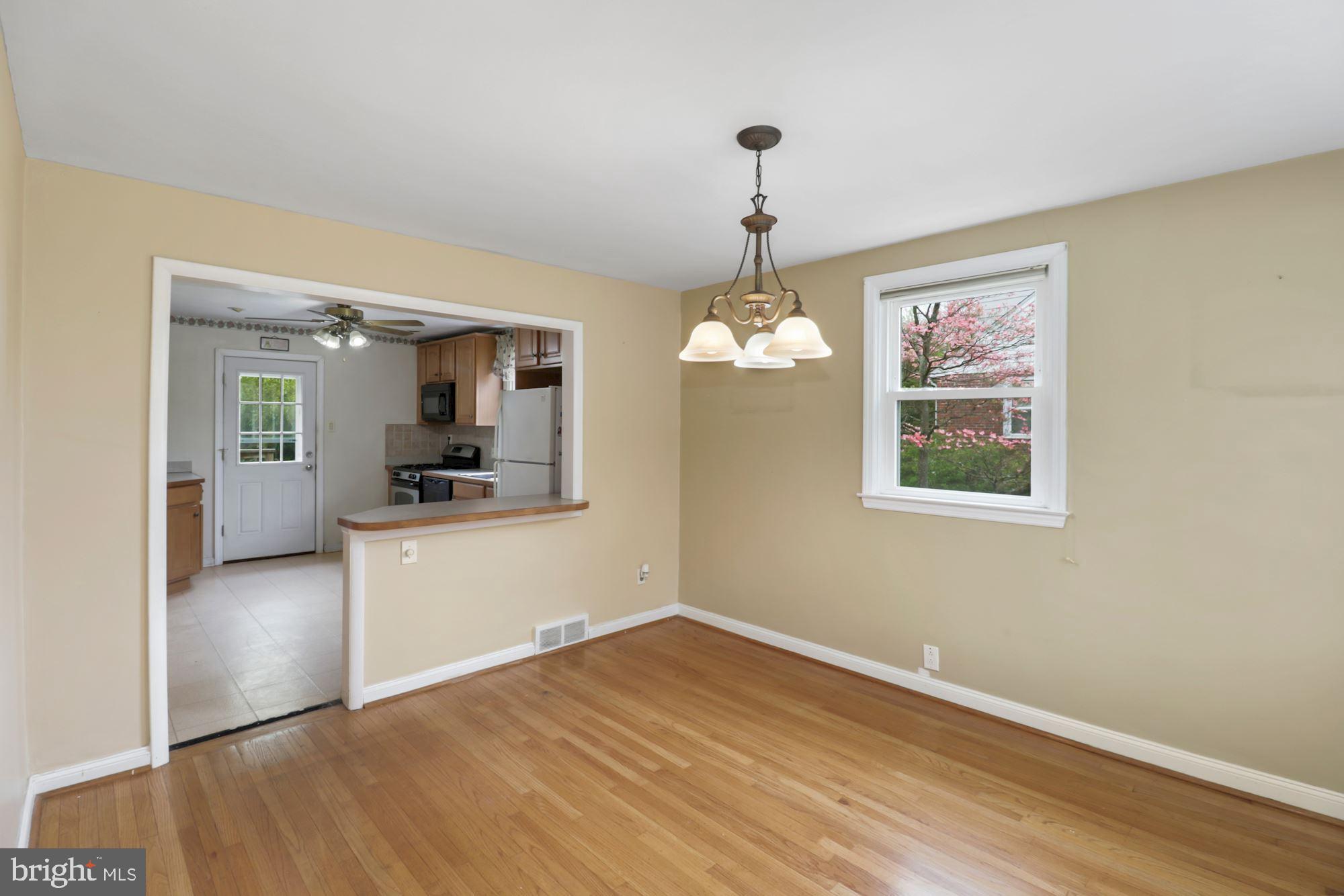 2623 Radcliffe Road Broomall, PA 19008 - Photo 6 of 24 Dining room