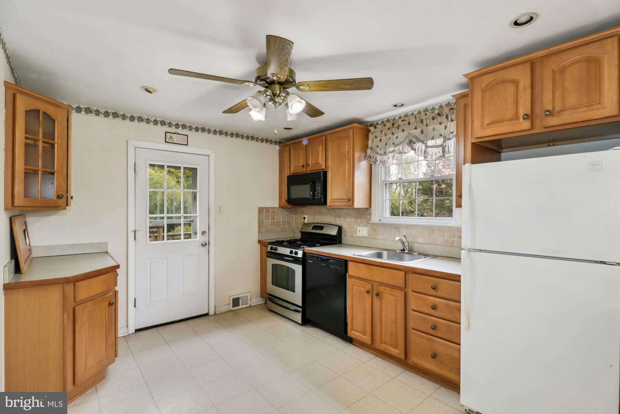 2623 Radcliffe Road Broomall, PA 19008 - Photo 9 of 24 Kitchen