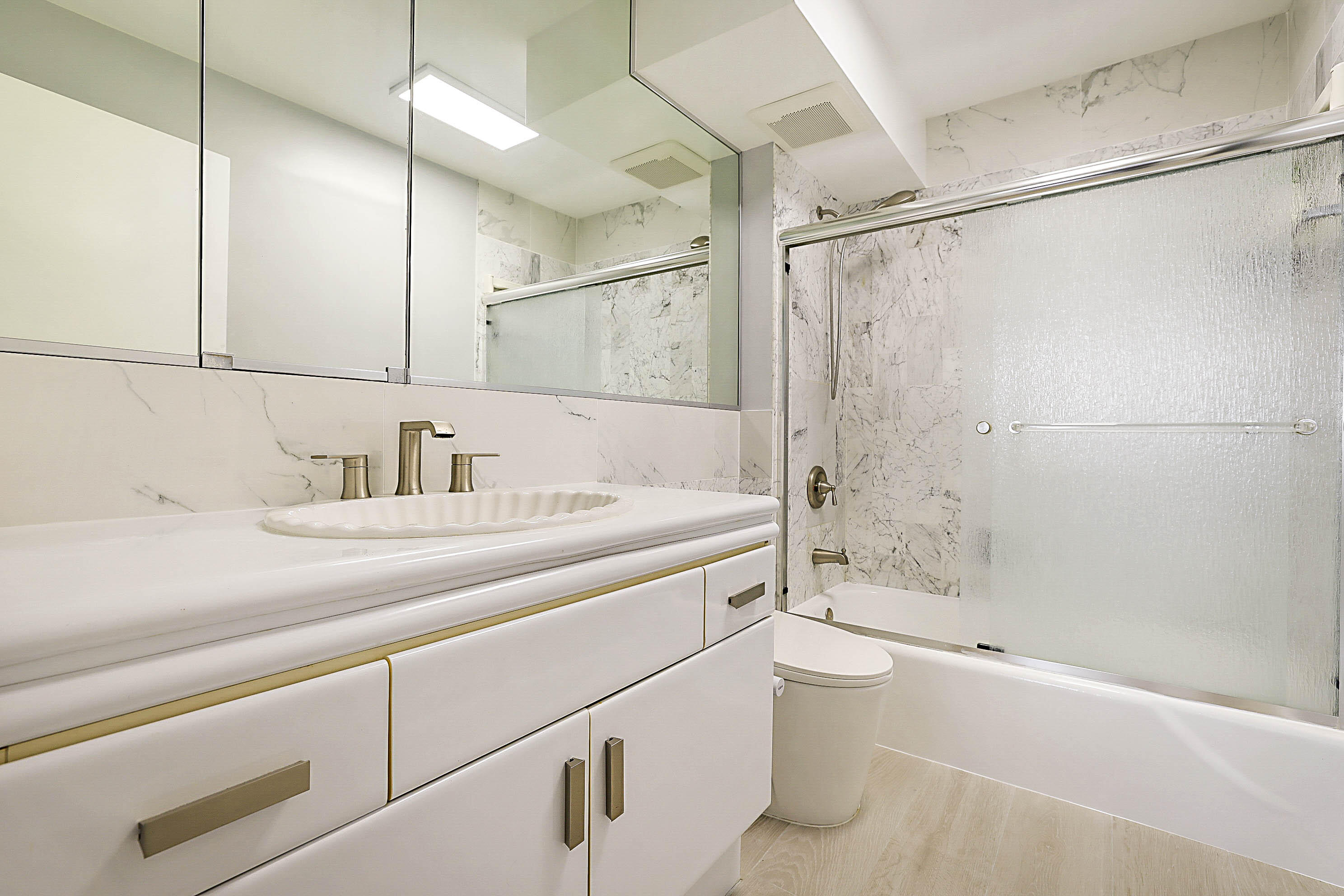 2121 North Ocean Boulevard, Unit 1103W Boca Raton, FL 33431 - Photo 13 of 55 Full bathroom