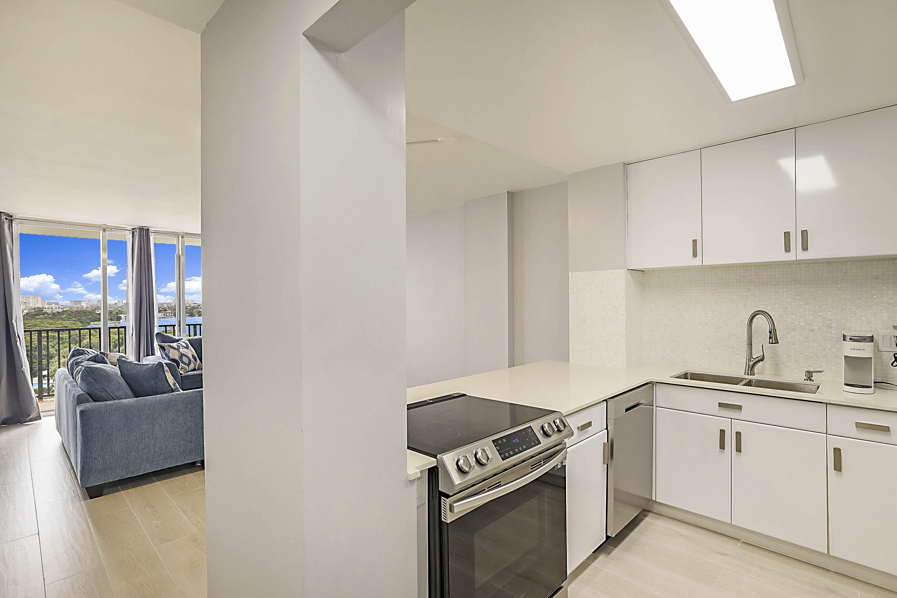 2121 North Ocean Boulevard, Unit 1103W Boca Raton, FL 33431 - Photo 15 of 55 Open kitchen