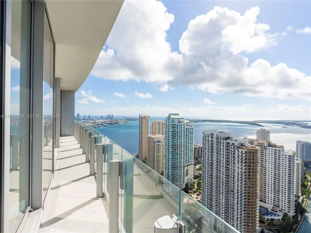 $14,995 | 300 Biscayne Blvd Way, Unit 4305W, Miami, FL 33131