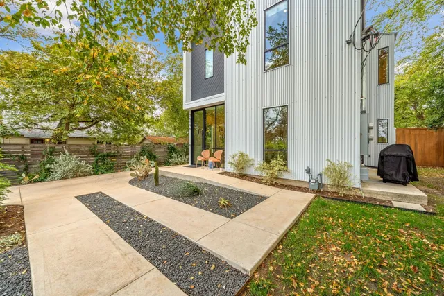 a view of a house with backyard and sitting area