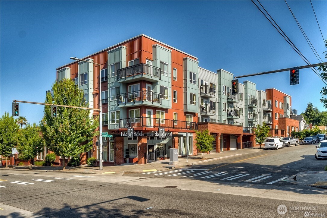 424 North 85th Street, Unit 406 Seattle, WA 98103 - Photo 1 of 34