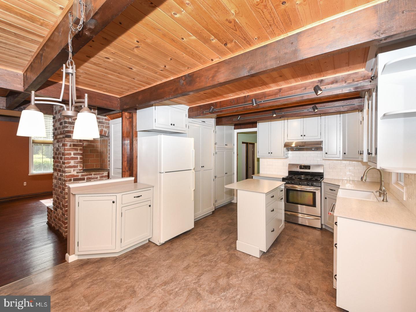 1457 Newman Road Pennsburg, PA 18073 - Photo 12 of 38 Gallery Image 12