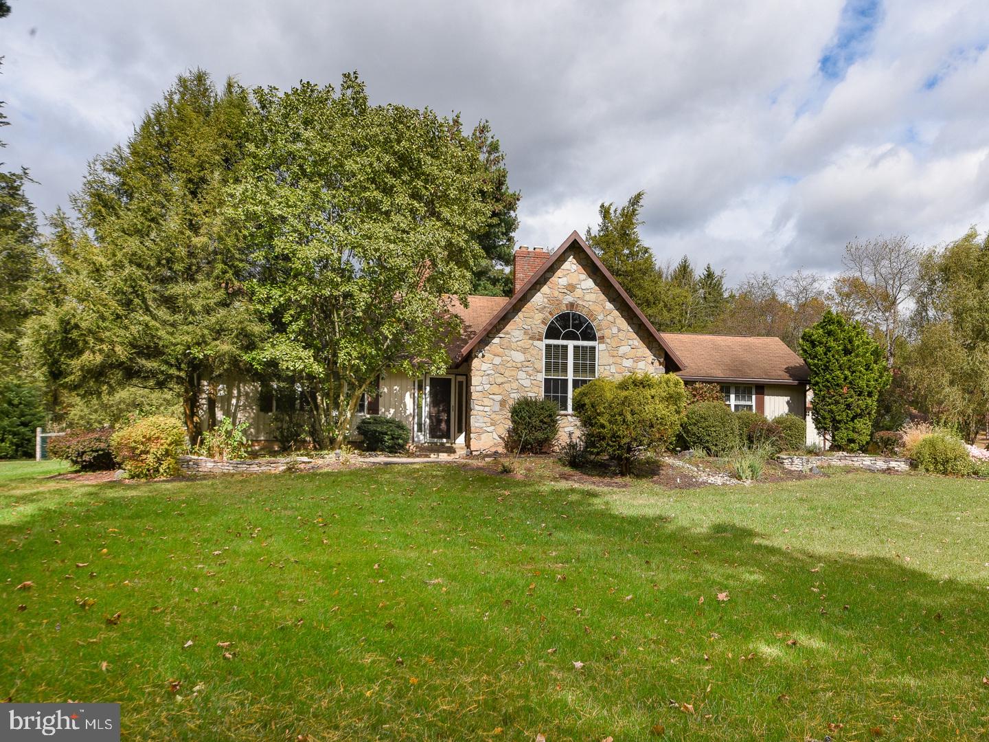 1457 Newman Road Pennsburg, PA 18073 - Photo 2 of 38 Gallery Image 2