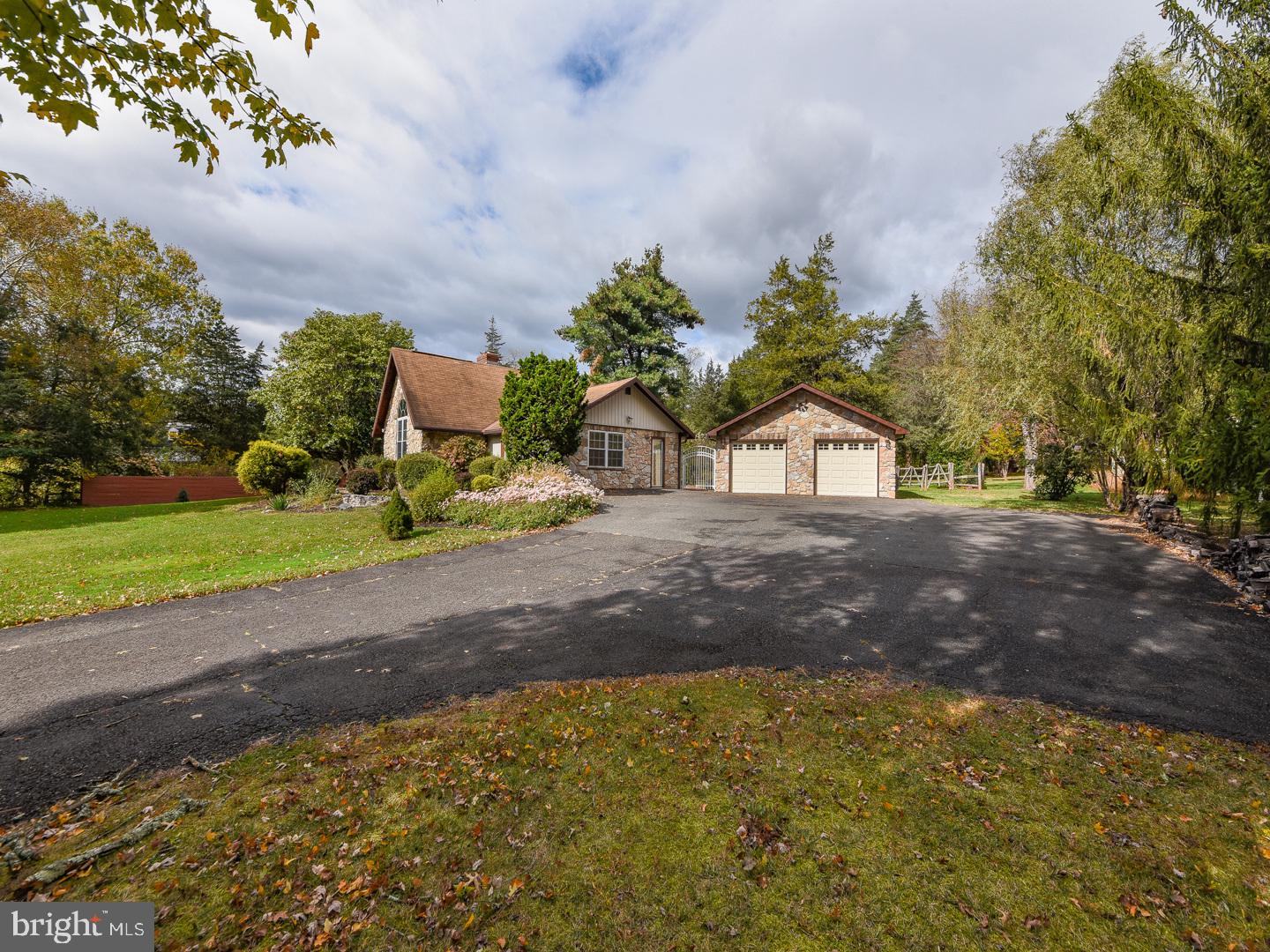 1457 Newman Road Pennsburg, PA 18073 - Photo 4 of 38 Gallery Image 4
