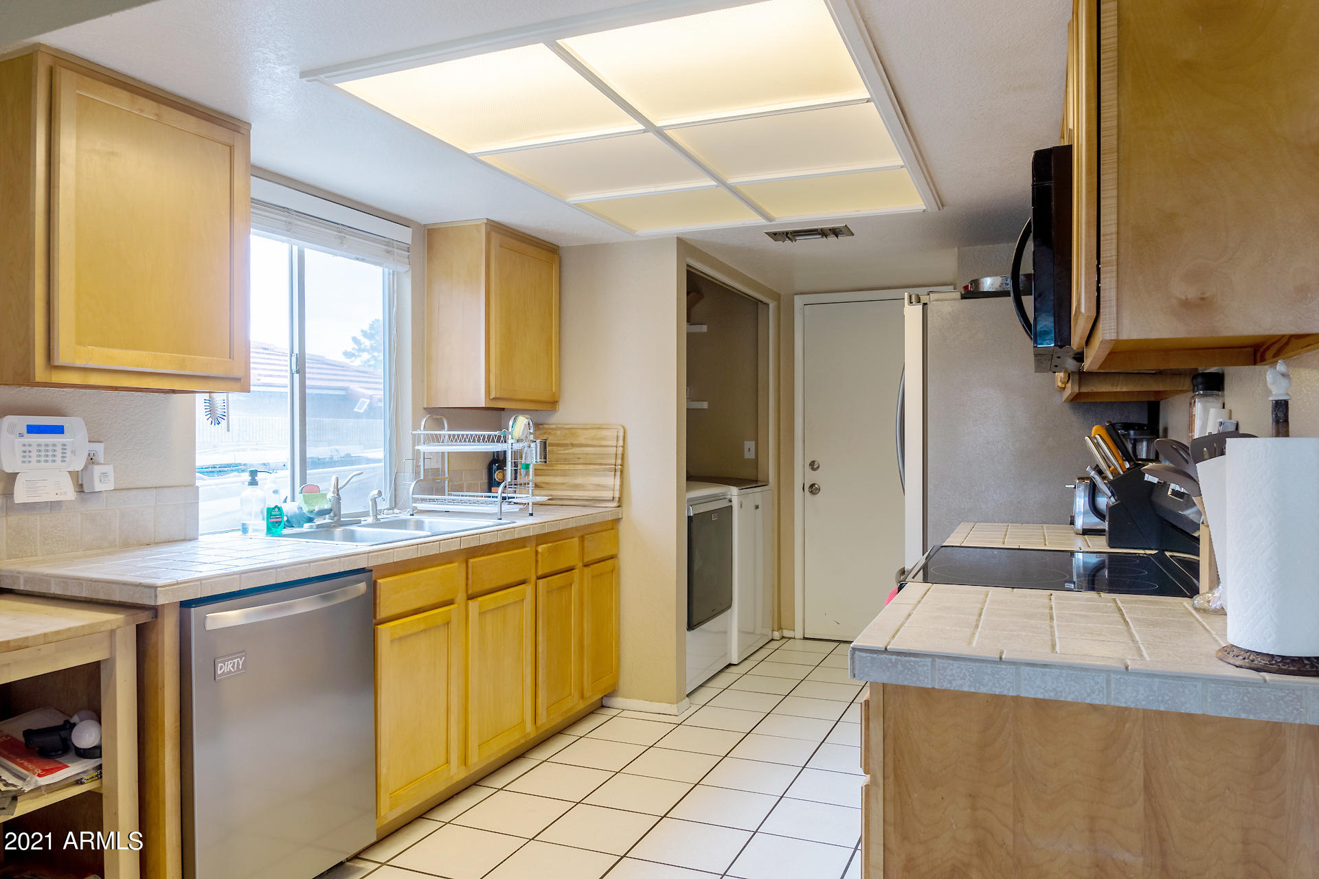 2107 East Hearn Road Phoenix, AZ 85022 - Photo 8 of 23 Kitchen