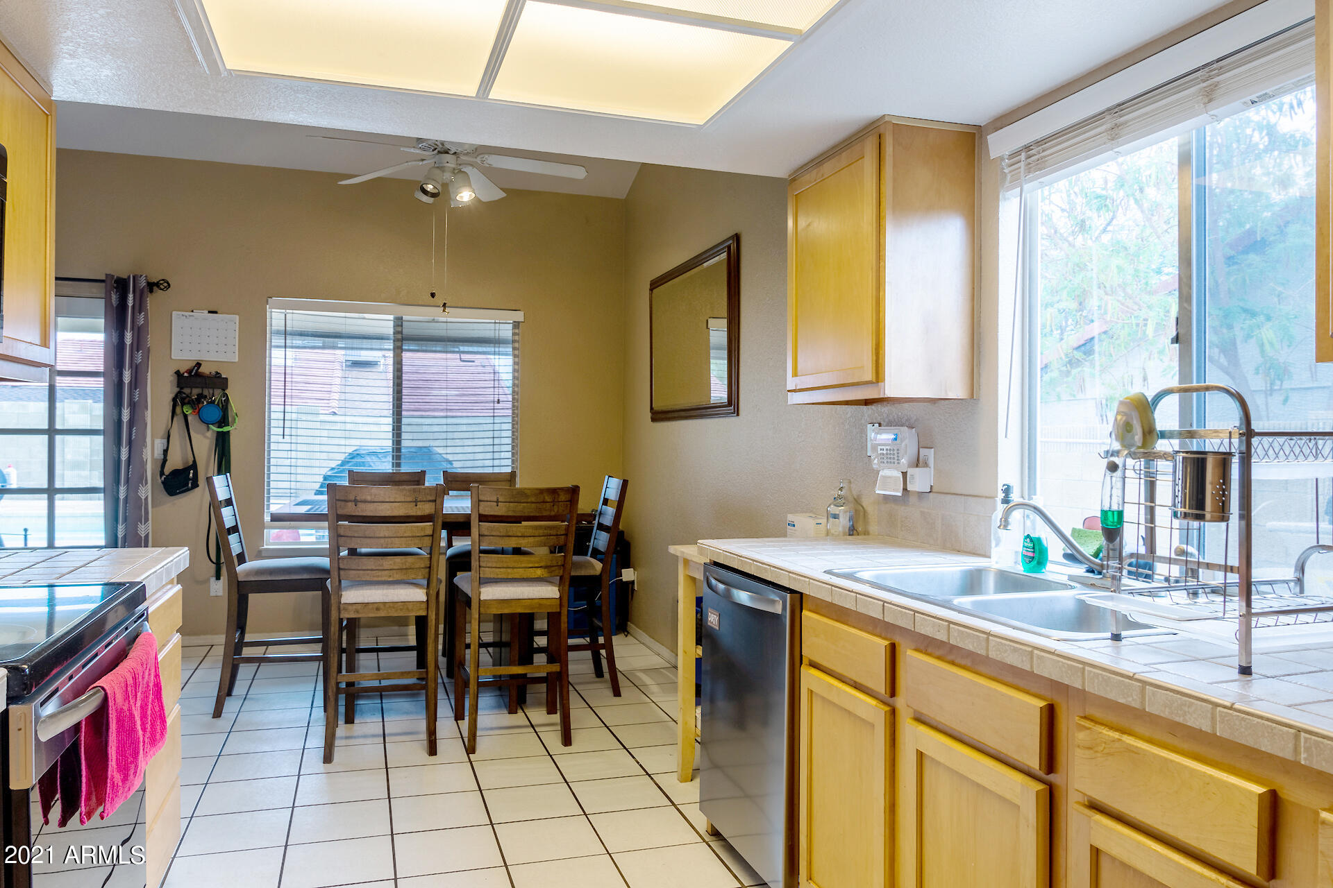 2107 East Hearn Road Phoenix, AZ 85022 - Photo 9 of 23 Kitchen