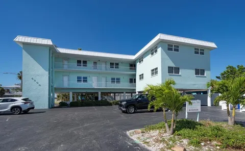 $269,000 | 8200 Bayshore Drive, Unit 9, Treasure Island, FL 33706