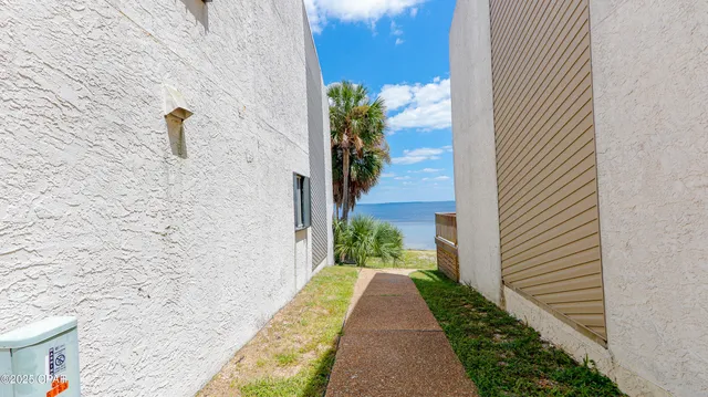 $2,100 | 6453 Oakshore Drive, Panama City, FL 32404