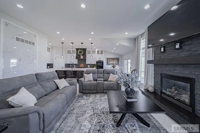 $749,900 | 834 East 1580 North, Shelley, ID 83274