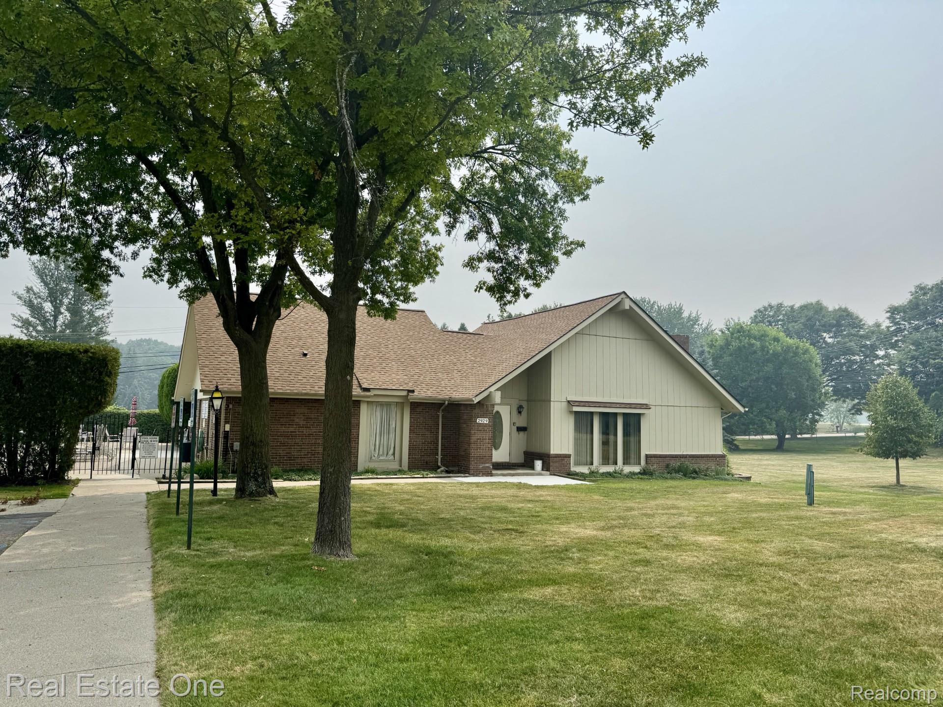 2963 Meadowbrook Drive Rochester, MI 48309 - Photo 4 of 48 club house.jpeg