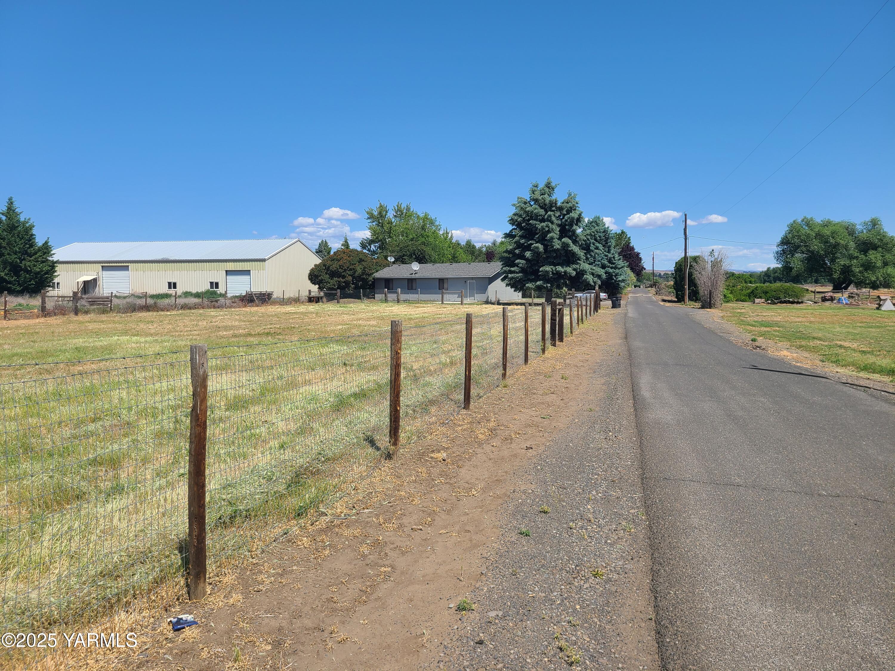 9509 Meadowbrook Road Yakima, WA 98903 - Photo 2 of 14 a view of an ocean beach
