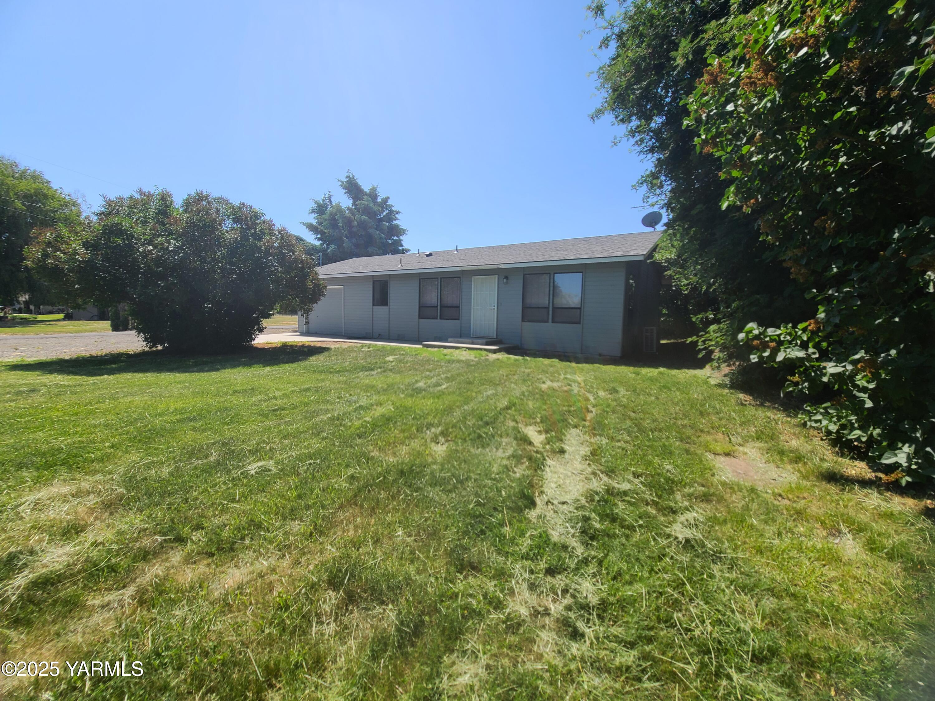 9509 Meadowbrook Road Yakima, WA 98903 - Photo 5 of 14 a view of a house with a yard and garage