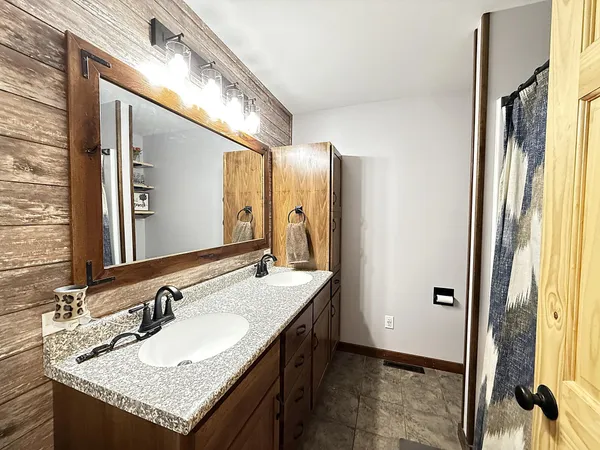 $274,900 | 137 West 4th Street, Cottonwood, MN 56229
