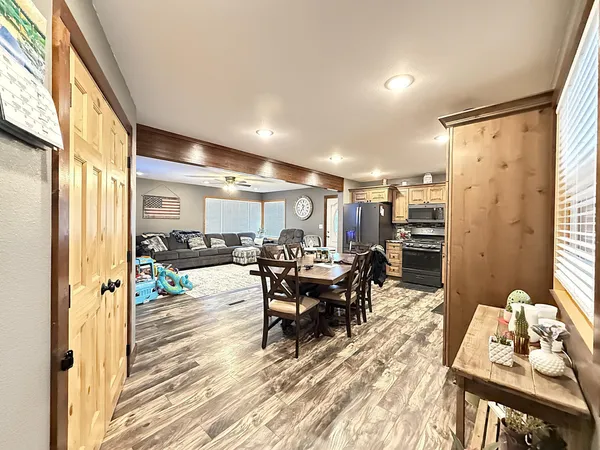 $274,900 | 137 West 4th Street, Cottonwood, MN 56229