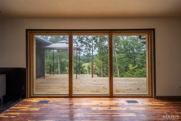 $499,000 | 10300 Prescott Road, Licking, MO 65542