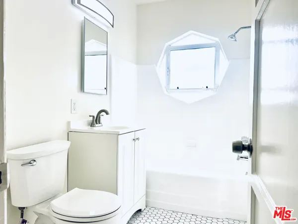 $2,495 | 1860 North Alexandria Avenue, Unit 1872, Los Angeles, CA 90027