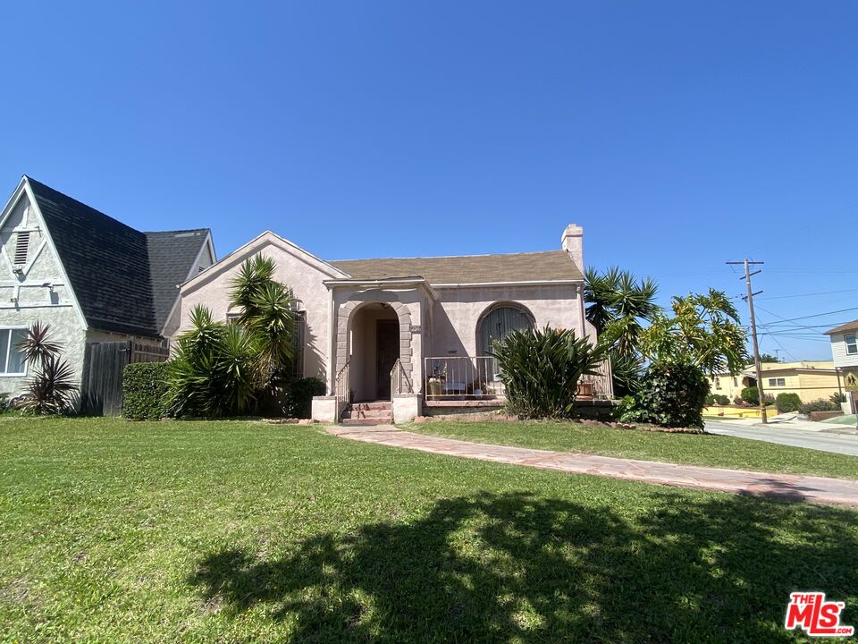 2101 West 76th Street Los Angeles, CA 90047 - Photo 1 of 9