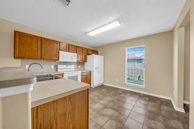 $1,395 | 8857 East Buffalo Circle, Willis, TX 77378