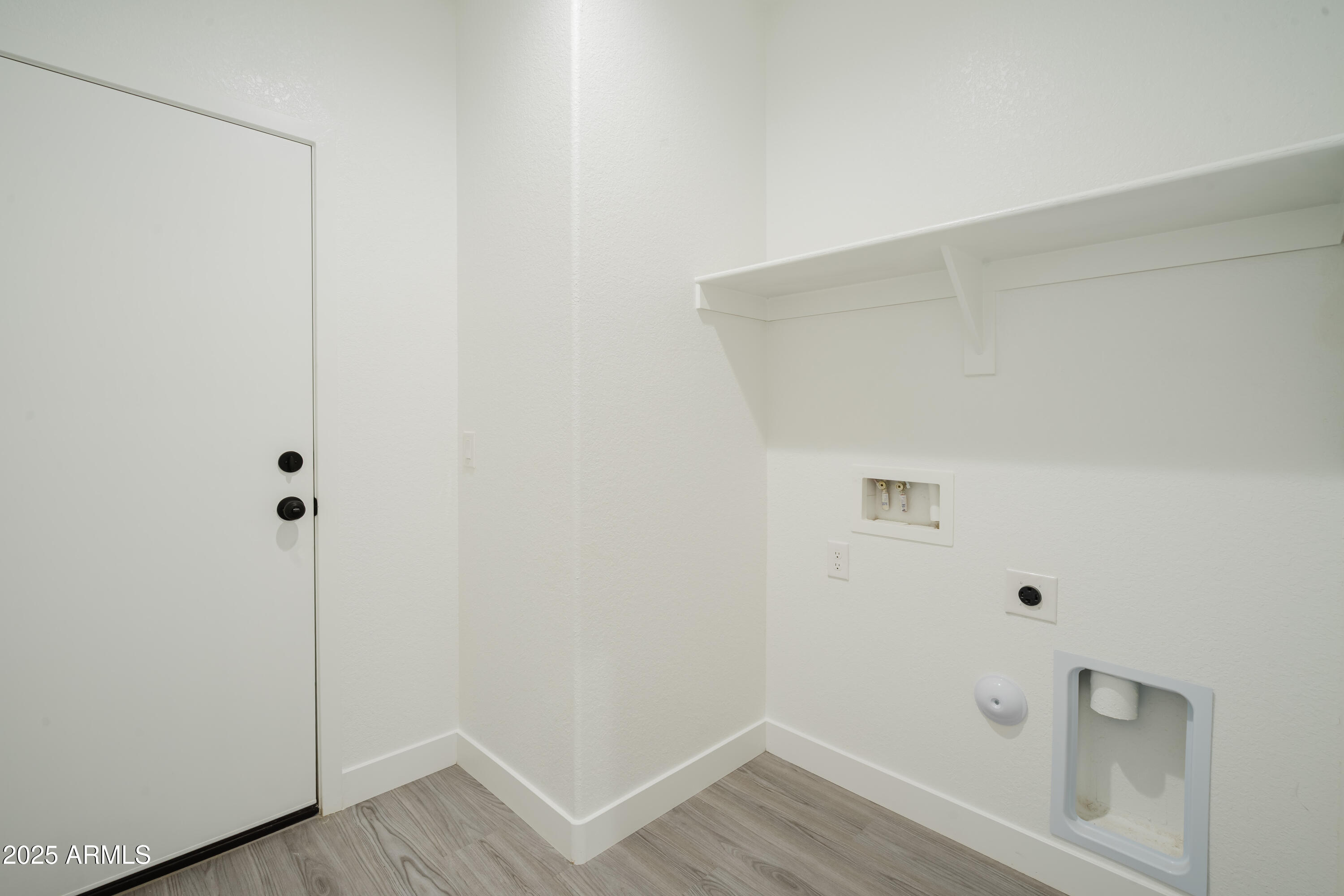 14951 South Capistrano Road Arizona City, AZ 85123 - Photo 10 of 27 a view of small space with wooden floor