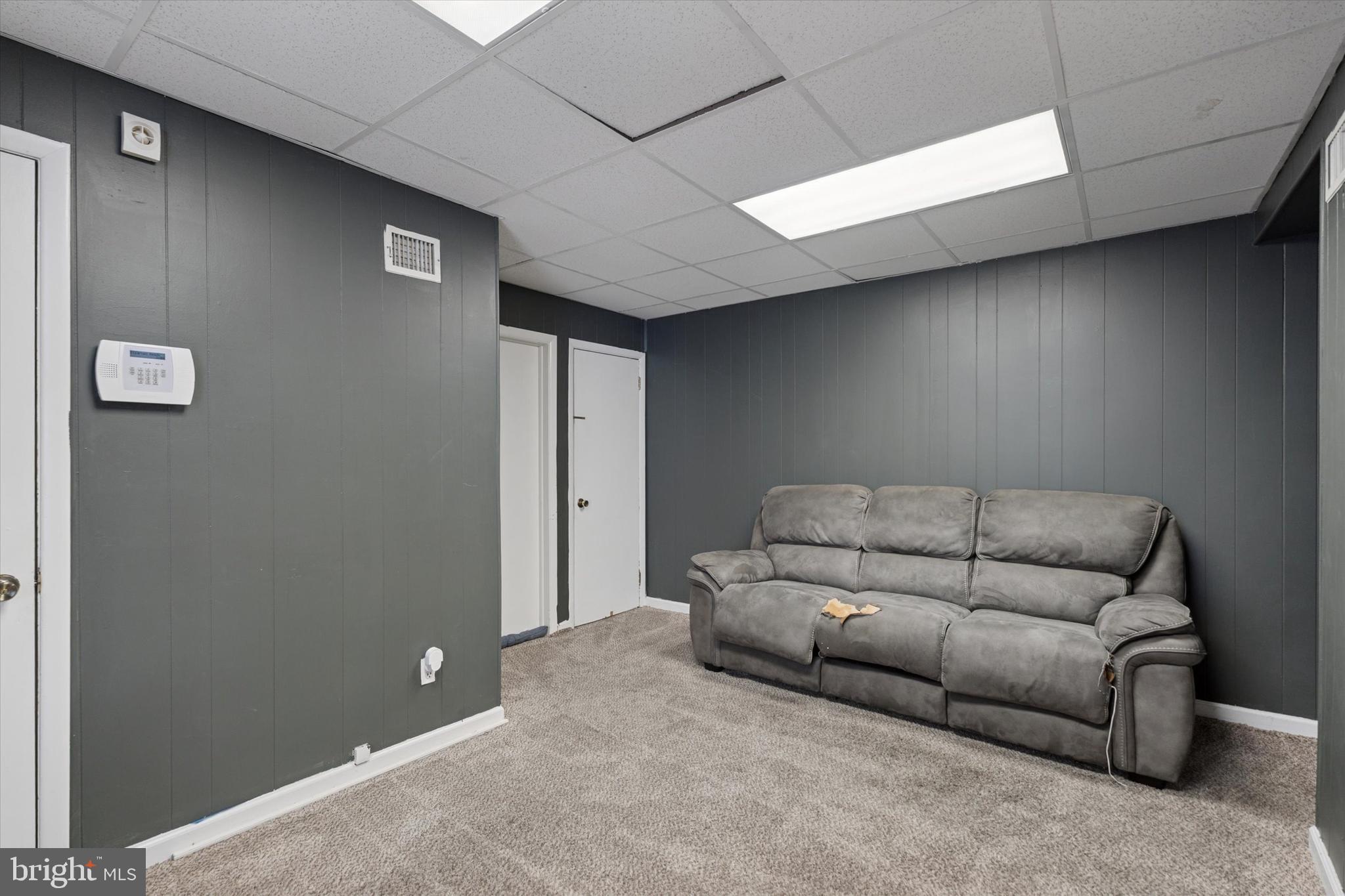 6232 Ridge Avenue Philadelphia, PA 19128 - Photo 30 of 33 a living room with furniture and a couch