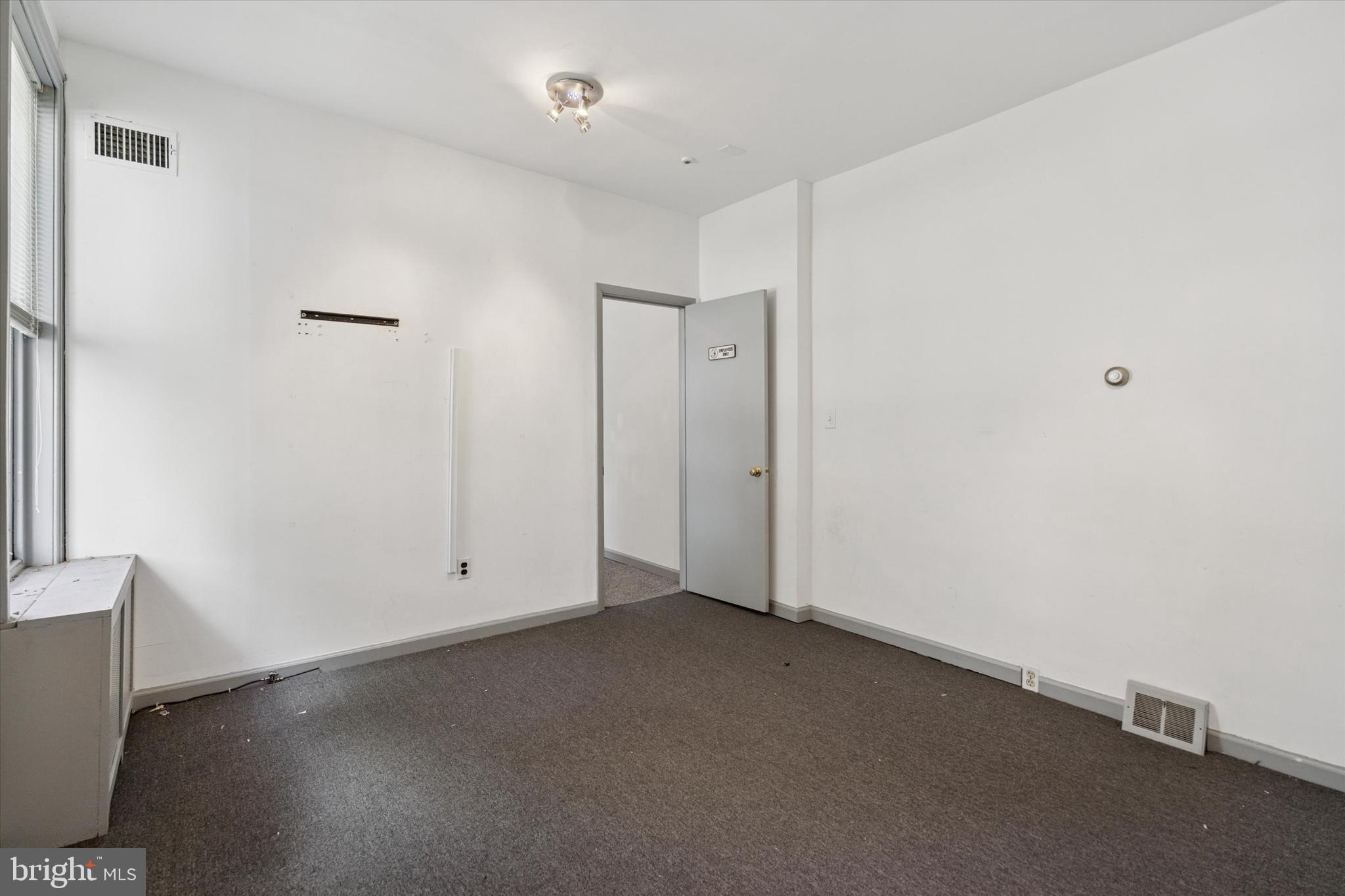 6232 Ridge Avenue Philadelphia, PA 19128 - Photo 9 of 33 an empty room with closet