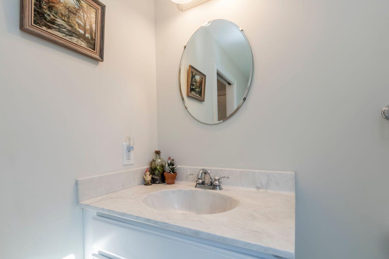 46 Drowne Road Cumberland, ME 04021 - Photo 13 of 34 20240214-71040