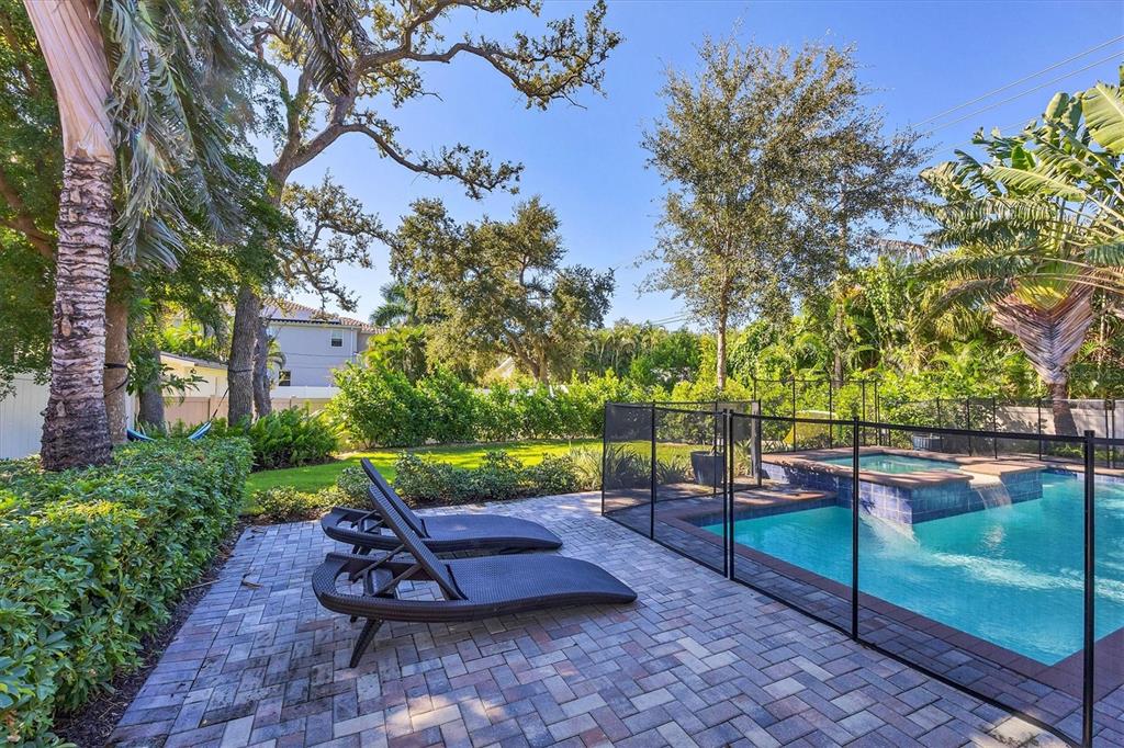 1614 Bay Road Sarasota, FL 34231 - Photo 37 of 51 Gallery Image 37