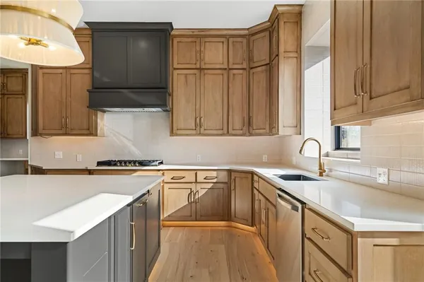 $998,900 | 703 Hampstead Drive, Raymore, MO 64083