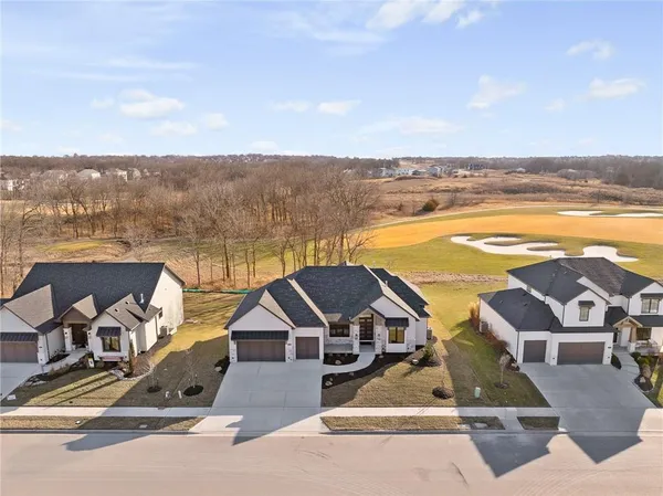 $998,900 | 703 Hampstead Drive, Raymore, MO 64083