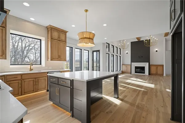 $998,900 | 703 Hampstead Drive, Raymore, MO 64083