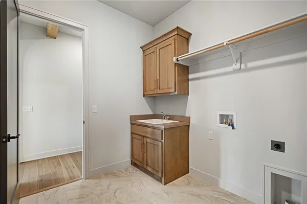 $998,900 | 703 Hampstead Drive, Raymore, MO 64083