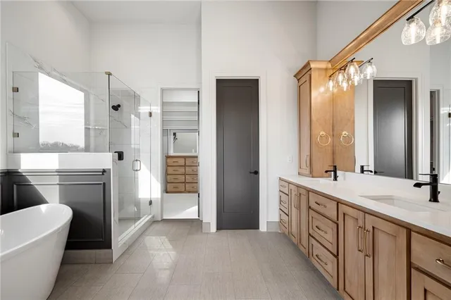 $1,089,000 | 703 Hampstead Drive, Raymore, MO 64083