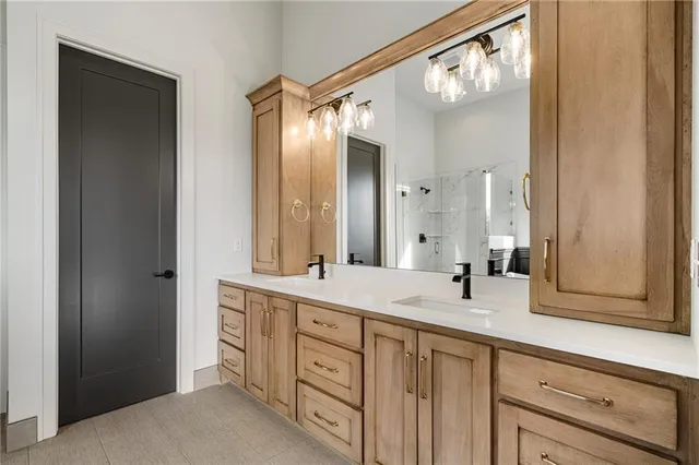 $1,089,000 | 703 Hampstead Drive, Raymore, MO 64083