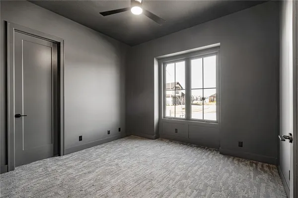 $998,900 | 703 Hampstead Drive, Raymore, MO 64083