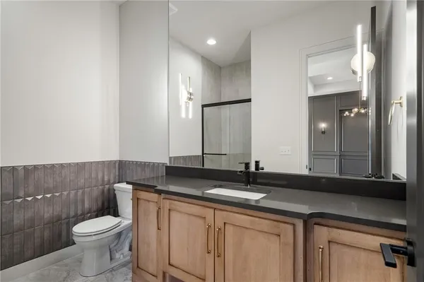 $998,900 | 703 Hampstead Drive, Raymore, MO 64083